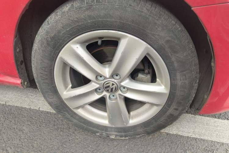 Used Volkswagen Polo 2011 1.6L Automatic ZhiKu Edition Right Front Wheel Hub