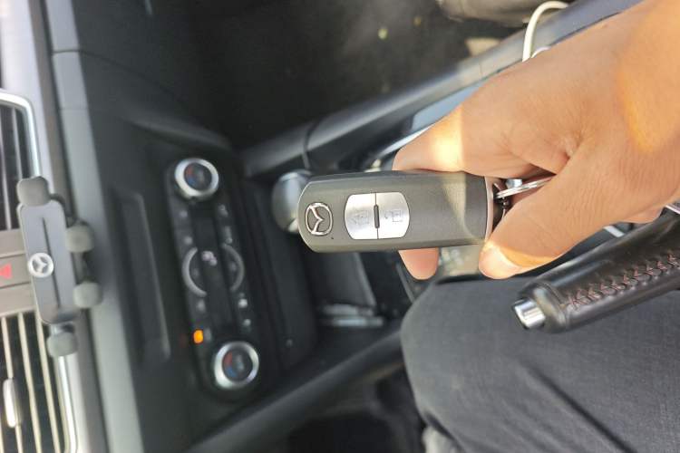 Used Mazda 3 Axela 2016 Hatchback 2.0L Automatic Sport Model
