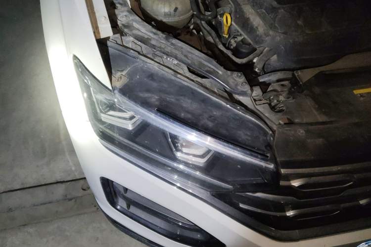 Used Volkswagen Tayron 2020 330TSI Two-Wheel Drive Luxury Smart Connectivity Version Right Front Headlight