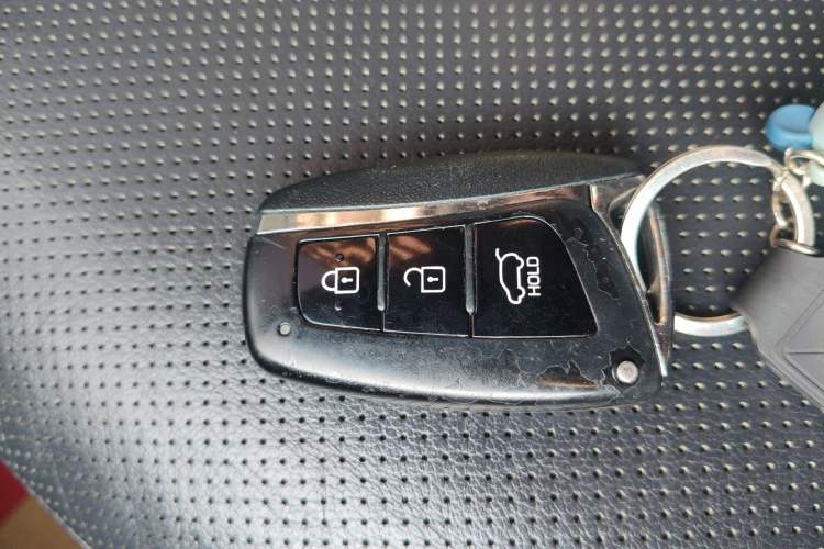 Used Hyundai Santa Fe 2017 2.4L Automatic Two-Wheel Drive Smart Version 5 Seats