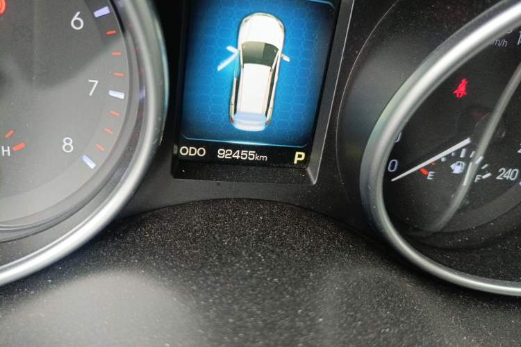 Used Haval H6 Coupe 2015 Blue Label 2.0T Automatic Two-Wheel Drive Prestige Model Odometer Close Up