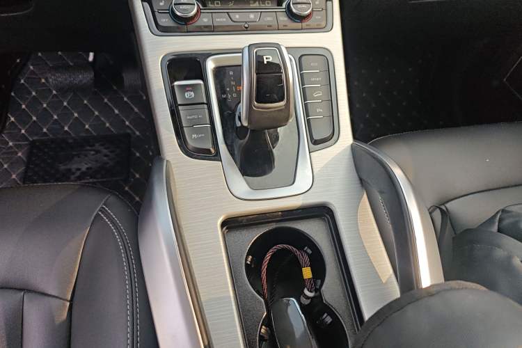 Used Geely Auto Emgrand X7 Sport 2020 1.8TD DCT Two-Wheel Drive Smart Connect 4G-Enabled Version