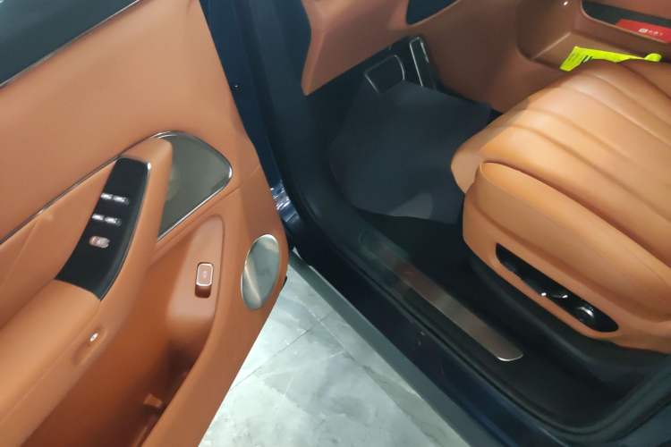 Used Hima AITO M8 2025 Extended-Range Max+ Version 53.4 kWh 5-Seater Edition Driver Seat