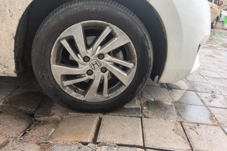 Used Honda Fit 2016 1.5L SES CVT Fashion Sunroof Edition Right Front Wheel Hub