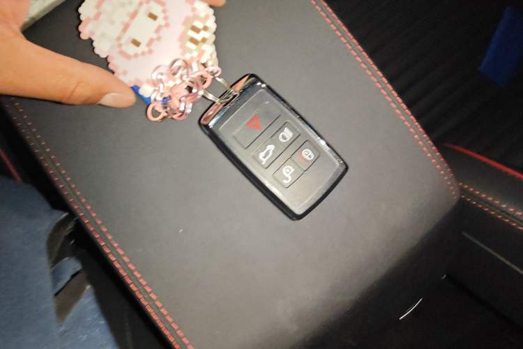 Used Land Rover Discovery Sport 2022 Revised Version 249 PS R-Dynamic S Performance Edition 5 Seats Interior 1