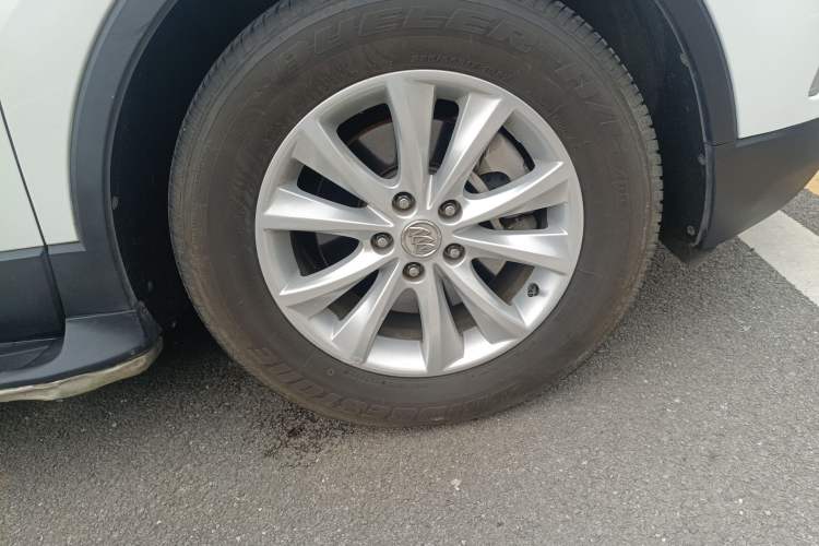 Used Buick Envision 2016 28T Four-Wheel Drive Elite Version Right Front Wheel Hub