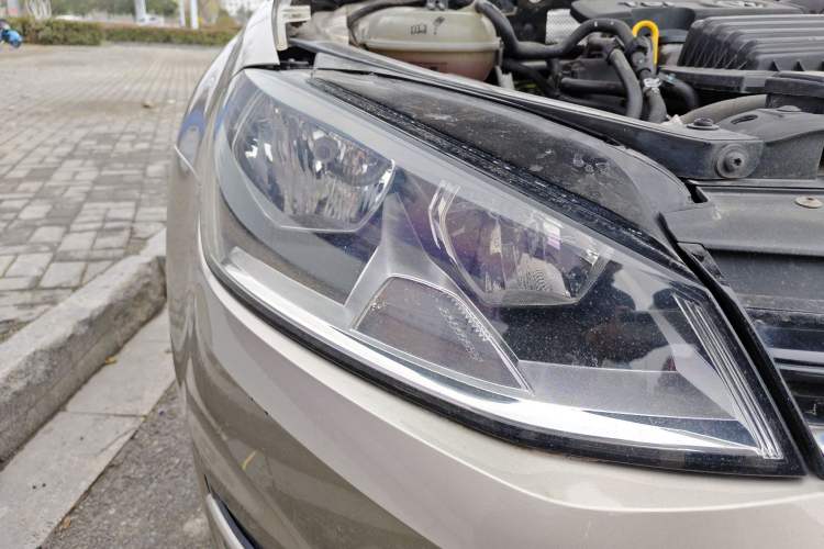 Used Volkswagen Golf 2016 230TSI Automatic Comfort Version Right Front Headlight