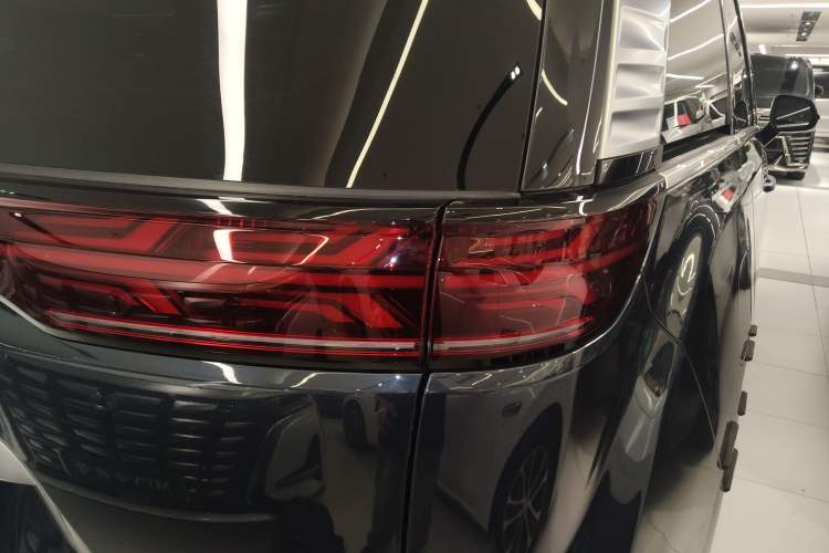 Used Denza D9 2022 DM-i 970 Four-Wheel Drive Flagship Model
