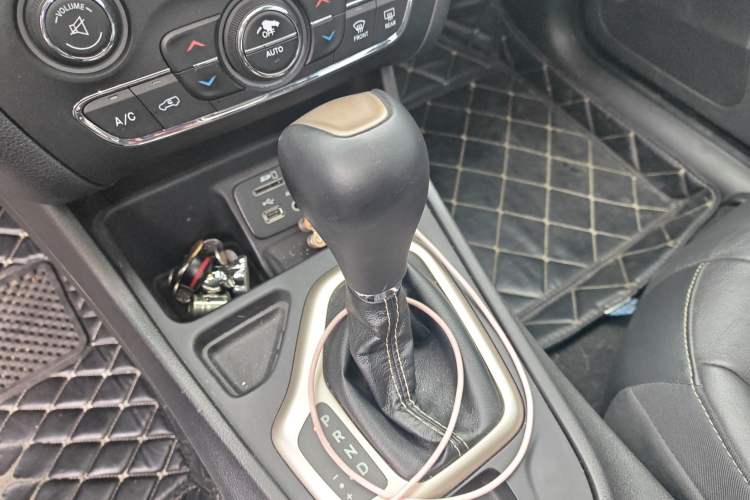 Used Jeep Cherokee 2016 2.0L Superior Edition
