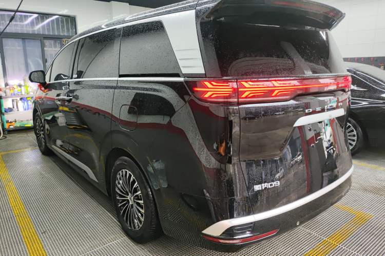 Used Denza D9 2024 DM-i 1050 Luxury Model
