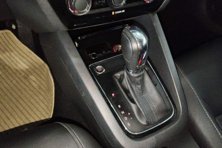 Used Volkswagen Sagitar 2017 1.6L Automatic Comfort Model Gear Lever