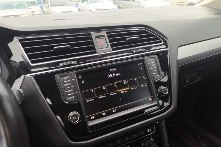 Used Volkswagen Tiguan L 2018 330TSI Automatic Two-Wheel Drive Luxury Edition Audio And AC Panel