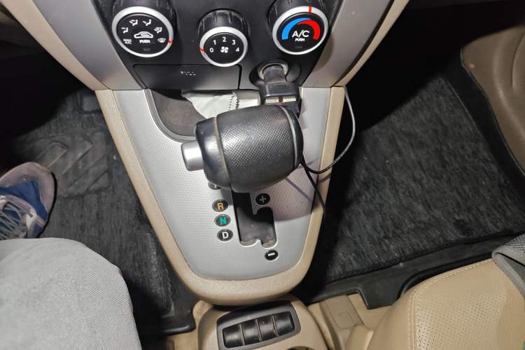 Used Hyundai Tucson 2009 2.0L Automatic Two-Wheel Drive with Sunroof