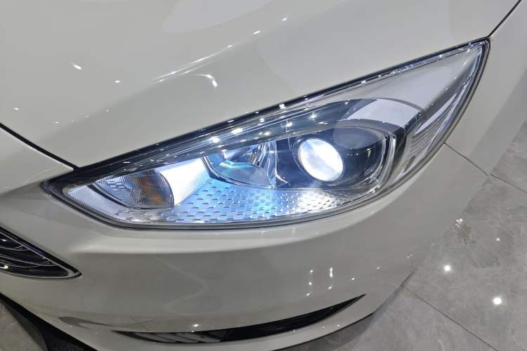 Used Ford Focus 2018 Sedan Classic 1.6L Automatic Trendy SmartDrive Edition
