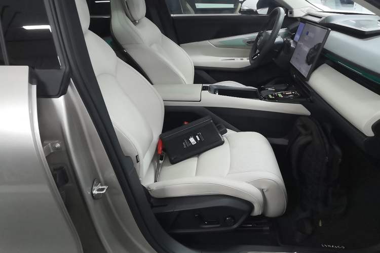 Used Lynk & Co 08 EM-P 2025 245km Ultra-Long Range Halo