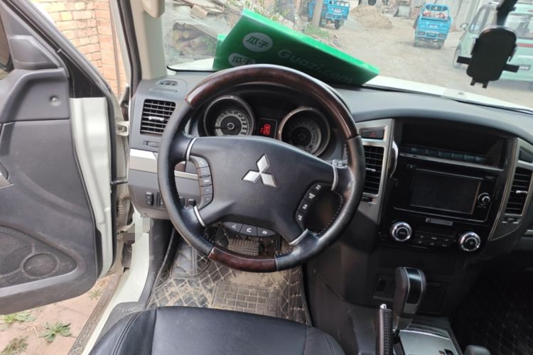Used Mitsubishi Pajero 
