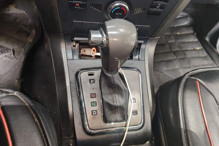 Used Haval H5 Classic 2012 ZhiZun Edition Green Silence 2.0T Automatic Two-Wheel Drive Comfortable Model