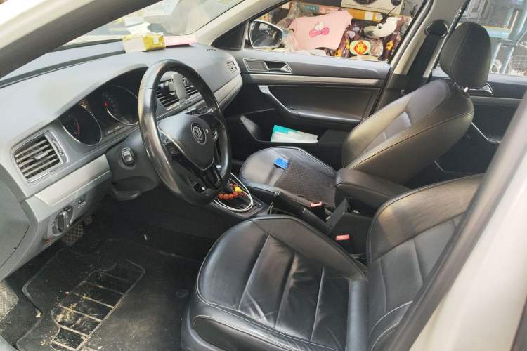 Used Volkswagen Lavida 2015 1.6L Automatic Comfort Edition
