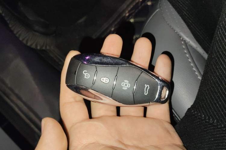 Used Hongqi Tiangong 08 2025 680 Ultra Four-Wheel-Drive Version Vehicle Key