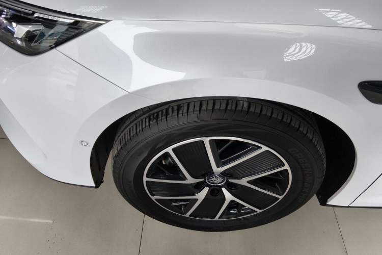 Used BYD Qin L 2025 DM-i Smart Drive 120KM Superior Model Exterior 1