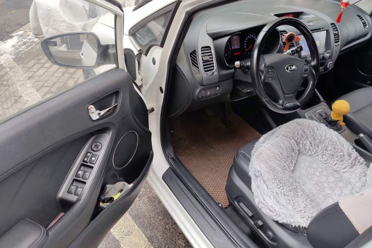 Used Kia K3S 2014 1.6L Automatic DLX Driver Seat