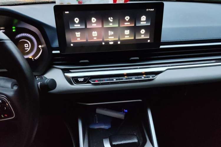 Used Geely Auto Emgrand 2022 4th Generation 1.5L CVT Flagship Model
