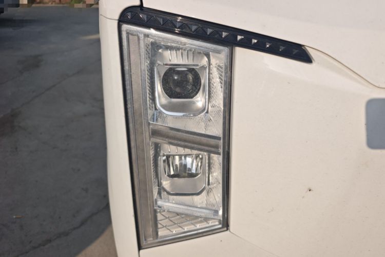 Used CHANGAN KUAYUE Starlight EV 2025 Model 7-Passenger Passenger Vehicle, 350 km, Luxury Edition Right Front Headlight