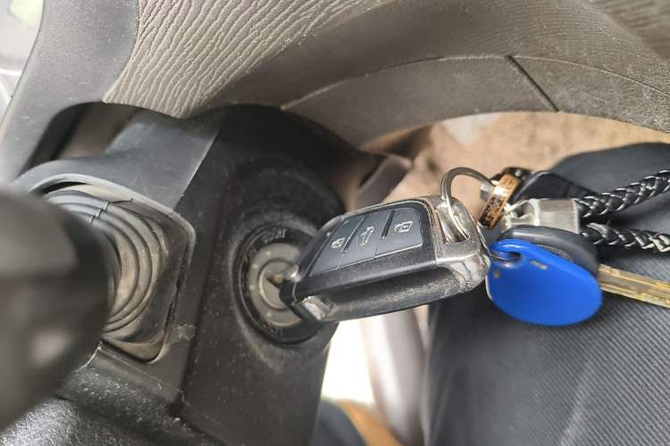 Used Wuling Hongguang 2015 1.2L S Base Model China V Standard Vehicle Key