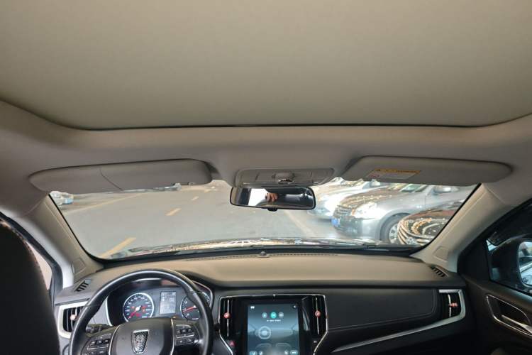 Used Roewe RX5 2018 20T Two-Wheel Drive Automatic Internet Smart Edition
