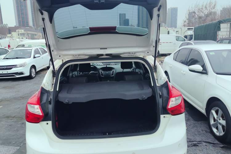 Used Ford Focus 2015 Hatchback 1.6L Manual Fashion Edition
