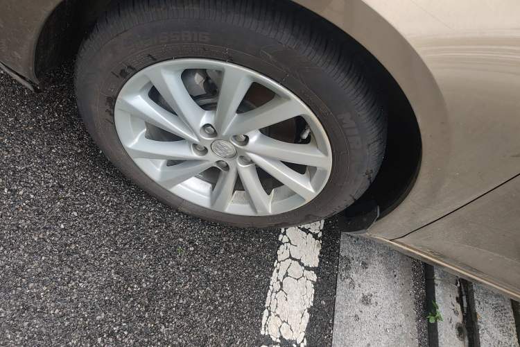 Used Buick Verano 2015 Sedan 15S Automatic Leading Model Left Front Wheel Hub