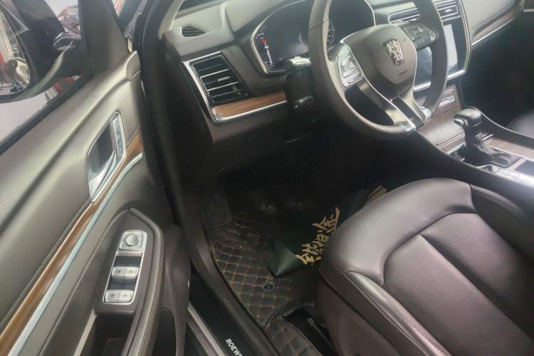 Used Roewe RX8 2019 30T Smart Connectivity Two-Wheel Drive Supreme Flagship Edition
