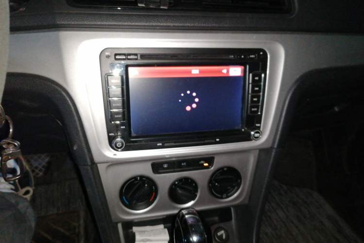 Used Volkswagen Lavida 2015 1.6L Automatic Fashion Edition Audio And AC Panel