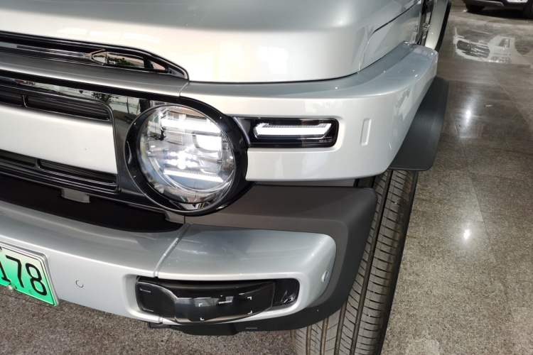 Used iCAR V23 2026 Model 550 Two-Wheel Drive Super Sports Edition Left Front Headlight