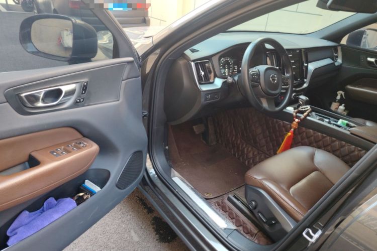 Used Volvo XC60 2021 T5 4x4 Smart Luxury Edition