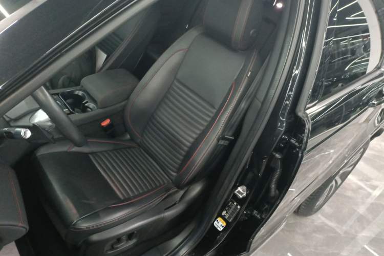 Used Land Rover Discovery Sport New Energy 2021 P300e Performance Tech Edition Left Front Seat