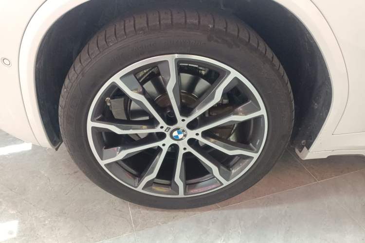 Used BMW X3 2022 Second Facelift xDrive30i Leading Edition M Night Sky Package Left Front Wheel Hub