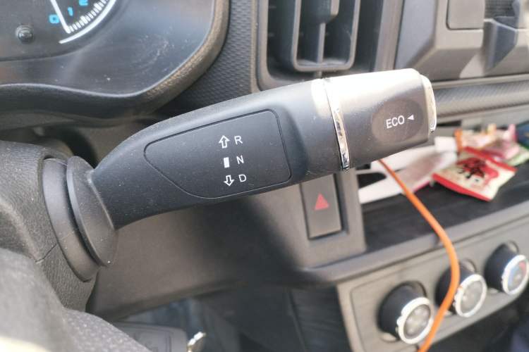 Used JAC Group Blue Cat 2025 Chongqing Innovision 50.38kWh Passenger Version 6 Seats
