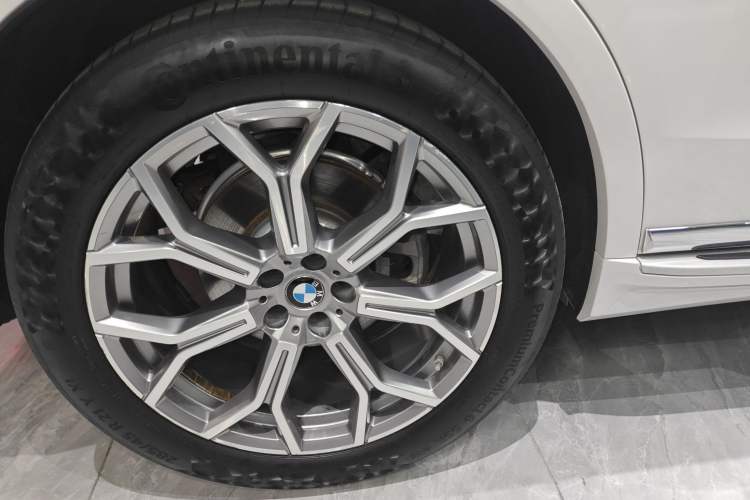 Used BMW X7 2019 xDrive40i Luxury Package with Leading Features
