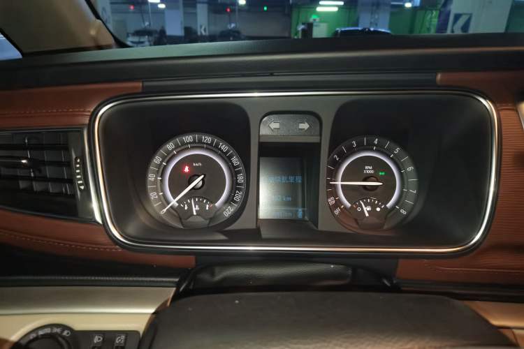 Used Buick GL8 2018 28T Comfort Model China VI Standard