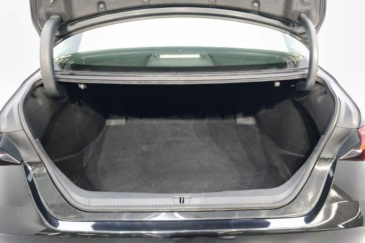 Used Toyota Avalon 2019 Dual-Engine 2.5L Luxury Edition China VI Standard