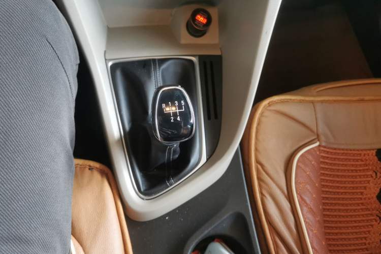 Used Buick GT 2016 15N Manual Elite Edition Gear Lever