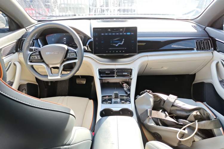 Used BYD Song PLUS New Energy 2023 Champion Edition DM-i 110KM Flagship PLUS Center Console