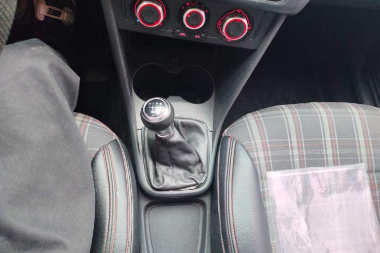 Used Volkswagen Polo 2016 1.4L Manual Fashion Model
