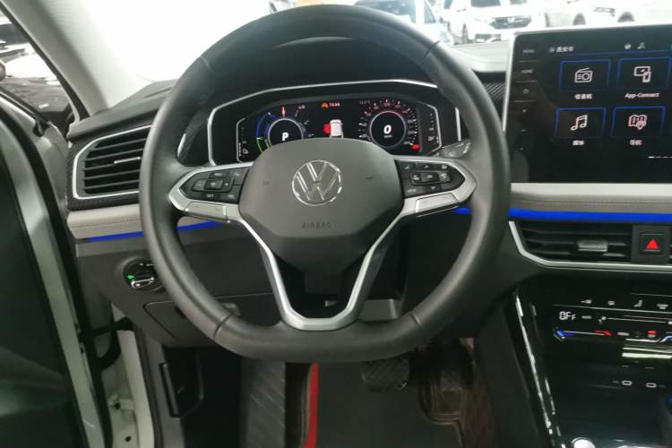 Used Volkswagen Tayron GTE Plug-in Hybrid 2023 280TSI Luxury Plus Advanced Edition Steering Wheel