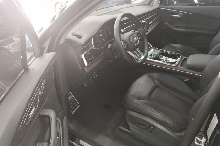 Used Audi Q7 2023 45 TFSI quattro S line Sport model