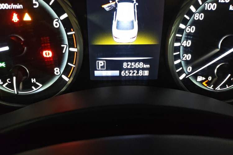 Used Infiniti Q50L 2018 2.0T Enjoyment Version China V Standard Odometer Close Up