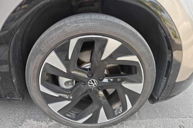 Used Volkswagen ID.6 CROZZ 2021 First Edition Right Front Wheel Hub