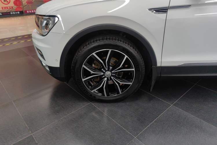 Used Volkswagen Tiguan L 2019 330TSI Automatic Two-Wheel Drive Smart Luxury Version China V Emission Standard