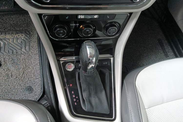 Used Volkswagen Gran Lavida 2015 230TSI DSG Luxury Edition Gear Lever